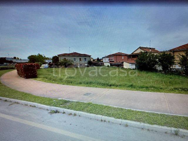 terreno edificabile in vendita a Zeccone