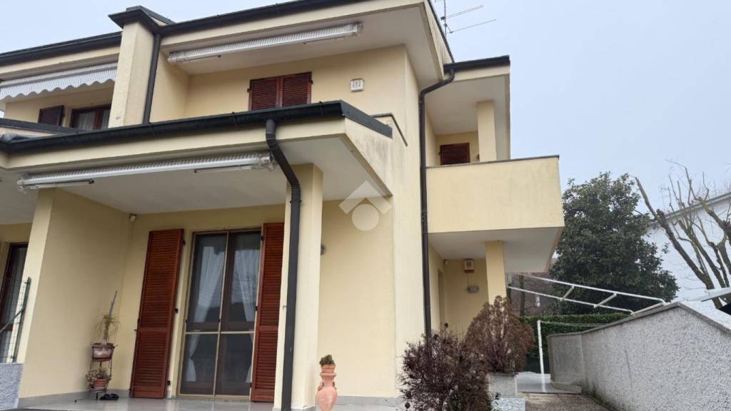 casa indipendente in vendita a Zeccone