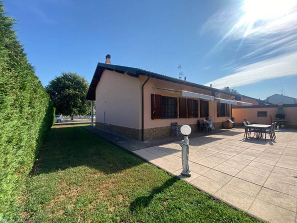 casa indipendente in vendita a Zeme