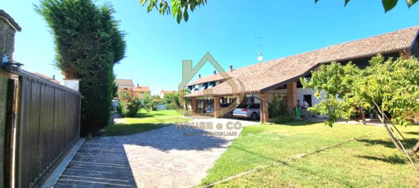 casa indipendente in vendita a Zeme