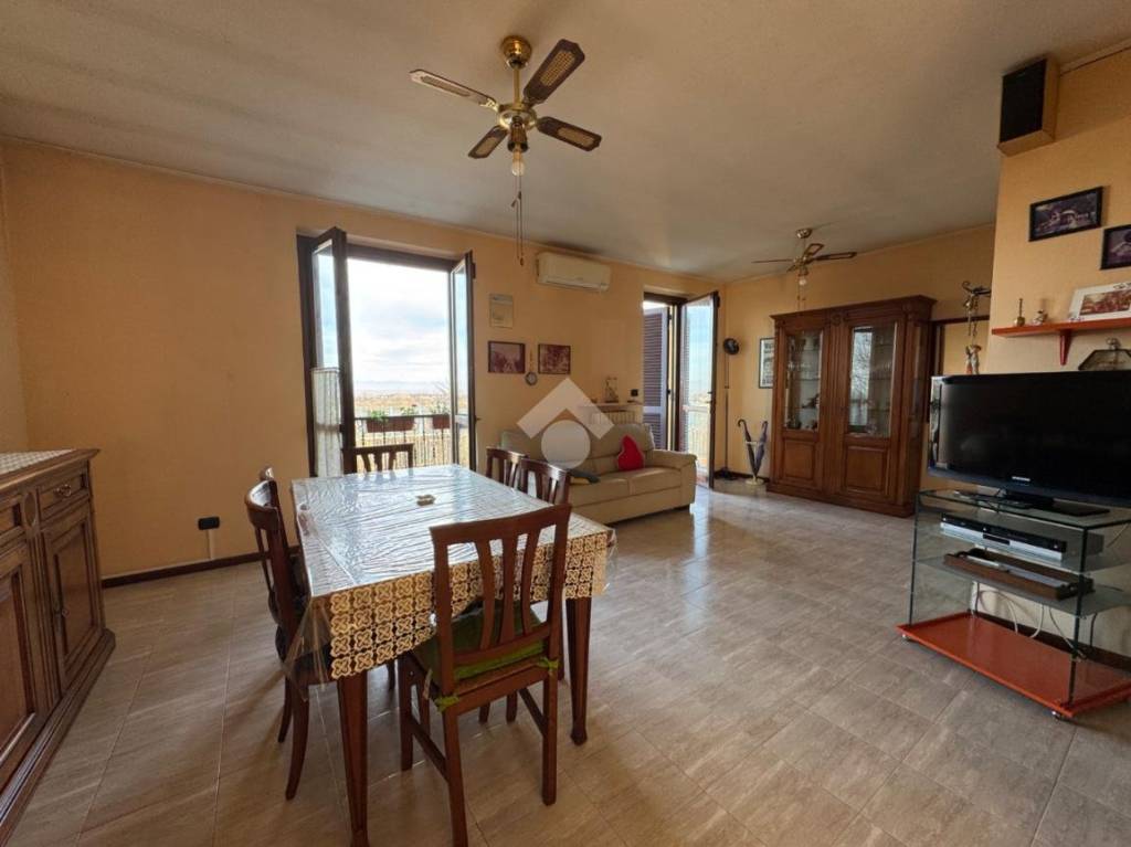 casa indipendente in vendita a Zenevredo in zona Poalone
