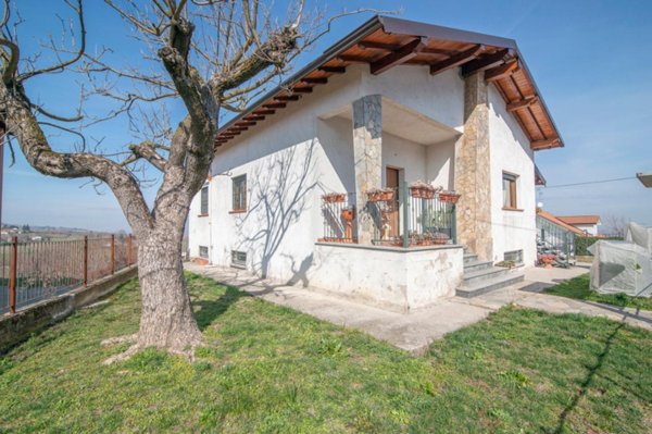 casa indipendente in vendita a Zenevredo