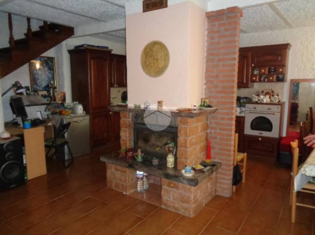 casa indipendente in vendita a Zenevredo in zona Fontanelle