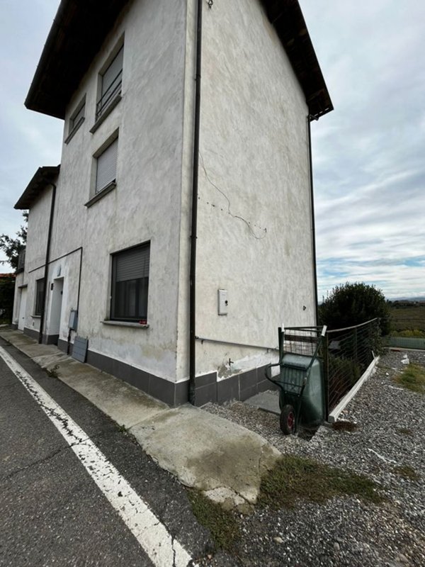 casa indipendente in vendita a Zenevredo