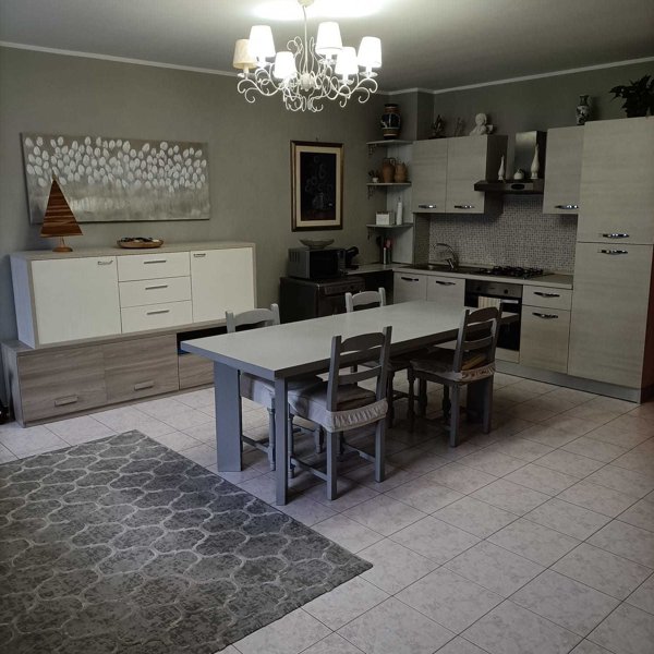 casa indipendente in vendita a Zenevredo