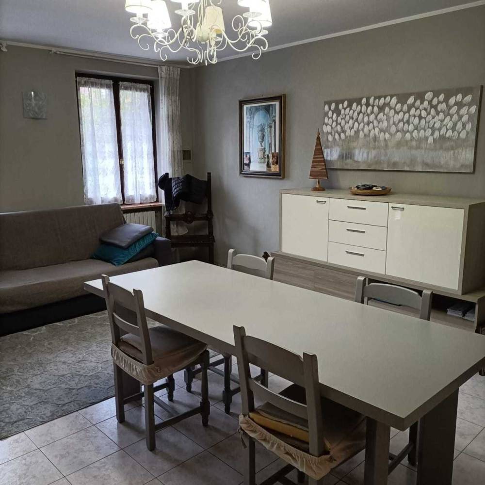 casa indipendente in vendita a Zenevredo