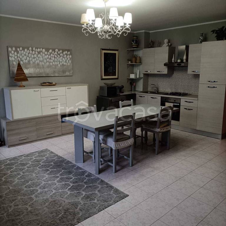 casa indipendente in vendita a Zenevredo