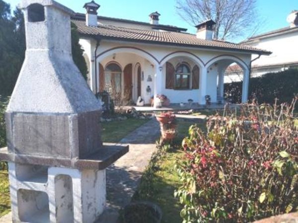 casa indipendente in vendita a Zenevredo