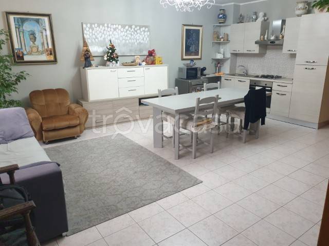 casa indipendente in vendita a Zenevredo