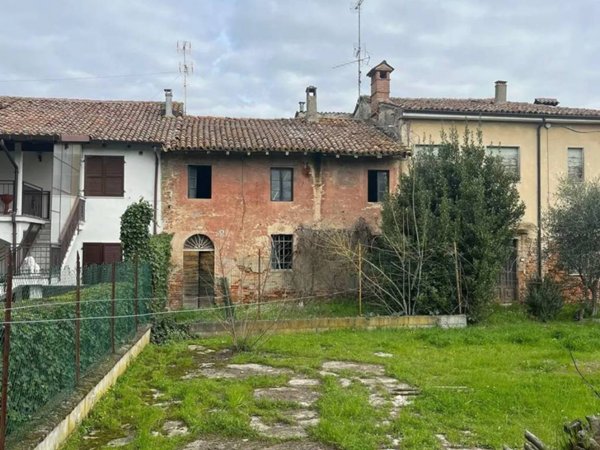 casa indipendente in vendita a Zenevredo in zona Fontanelle