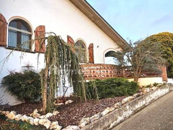 casa indipendente in vendita a Zenevredo