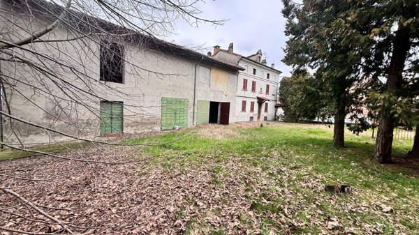 casa indipendente in vendita a Zenevredo