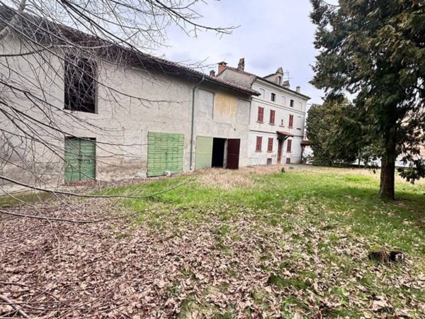 casa indipendente in vendita a Zenevredo