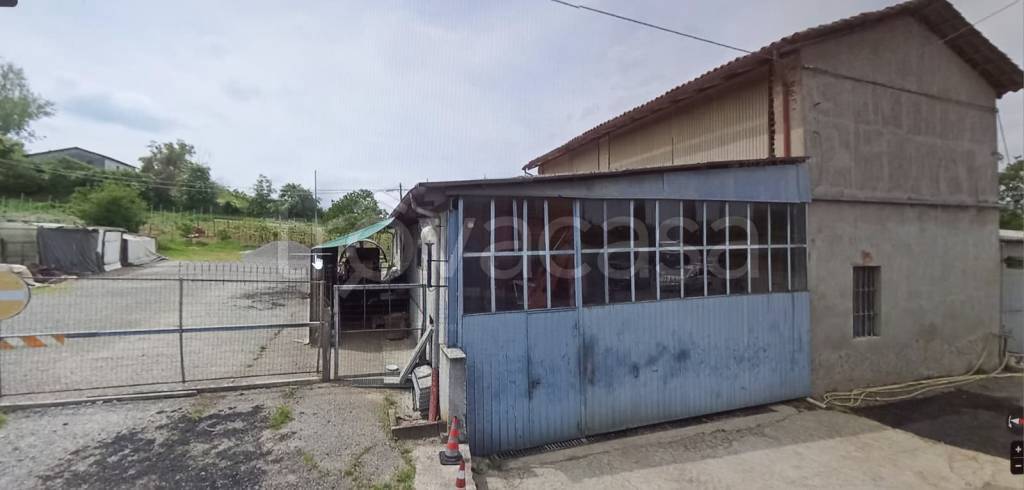 locale commerciale in vendita a Zenevredo