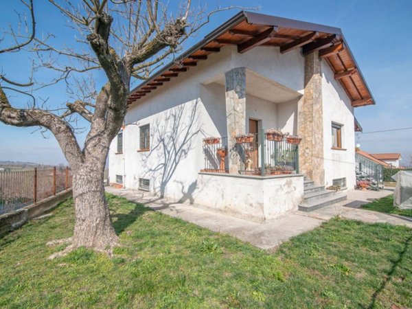 casa indipendente in vendita a Zenevredo