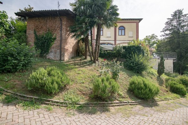 pentavano in vendita a Zenevredo