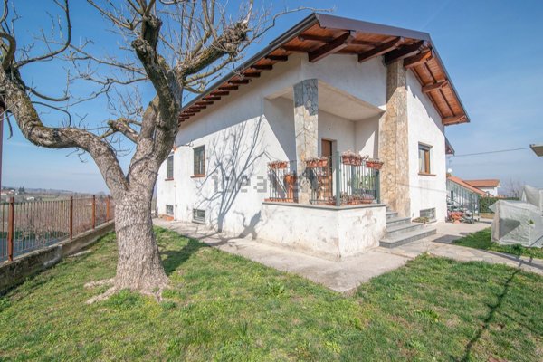 casa indipendente in vendita a Zenevredo