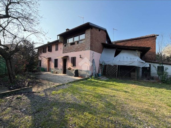 casa indipendente in vendita a Zenevredo