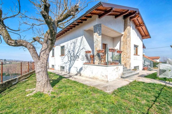 casa indipendente in vendita a Zenevredo