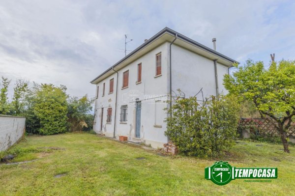 casa indipendente in vendita a Zerbolò in zona Parasacco