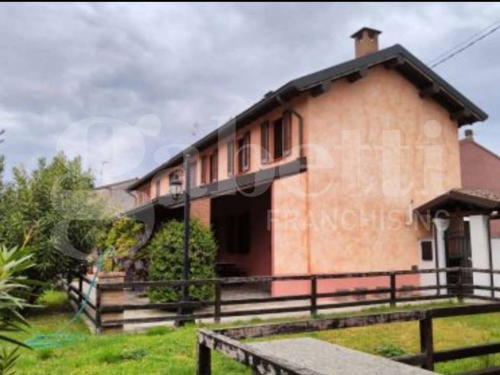 casa indipendente in vendita a Zerbolò