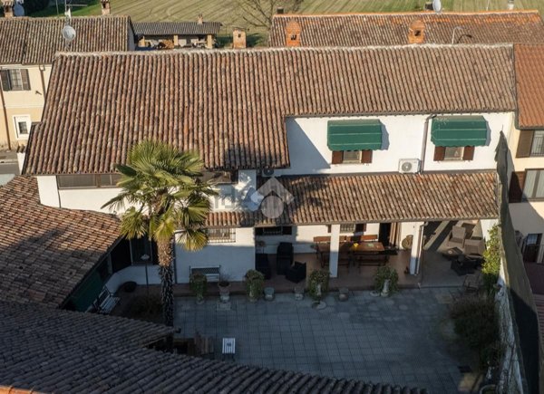 pentavano in vendita a Zerbolò in zona Parasacco