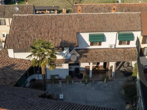 pentavano in vendita a Zerbolò in zona Parasacco