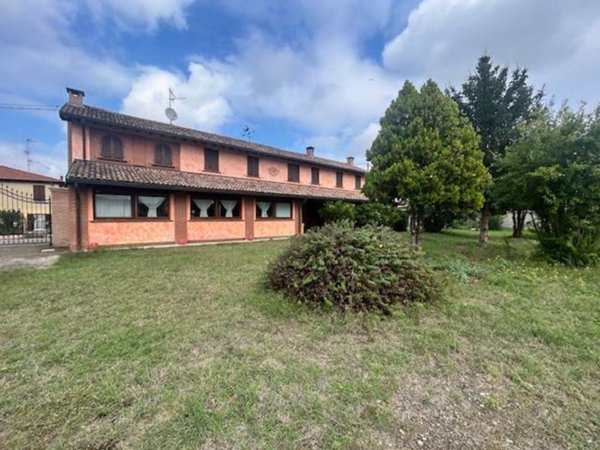 esavano in vendita a Zerbolò