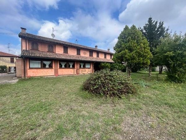 esavano in vendita a Zerbolò