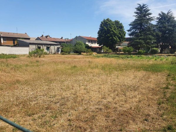 terreno edificabile in vendita a Zerbolò