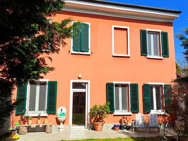 casa indipendente in vendita a Zerbolò in zona Parasacco