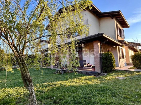 casa indipendente in vendita a Zerbolò in zona Parasacco