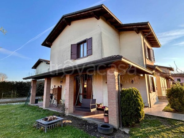 casa indipendente in vendita a Zerbolò in zona Parasacco