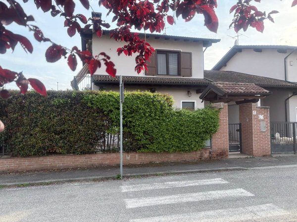 casa indipendente in vendita a Zerbolò