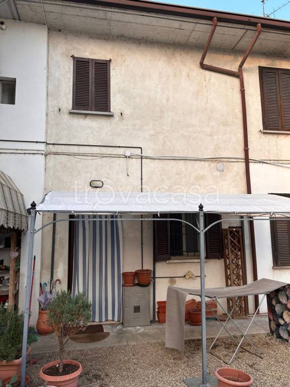 casa indipendente in vendita a Zerbolò in zona Sedone