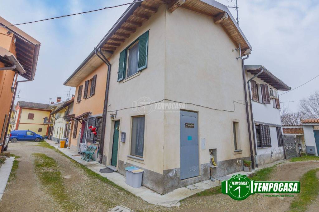 casa indipendente in vendita a Zerbolò in zona Sedone