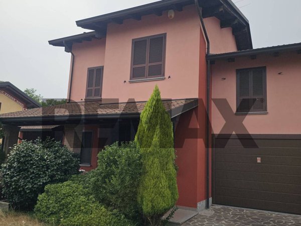 casa indipendente in vendita a Zerbolò in zona Parasacco