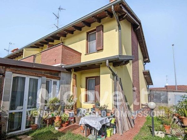 casa indipendente in vendita a Zerbolò in zona Sedone