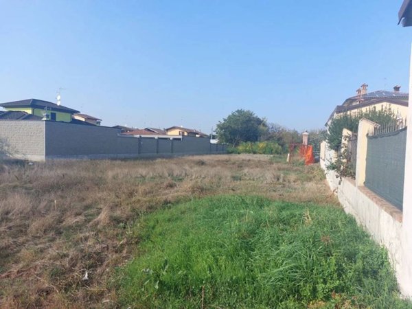 terreno edificabile in vendita a Zinasco in zona Sairano