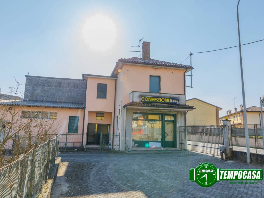 casa indipendente in vendita a Zinasco