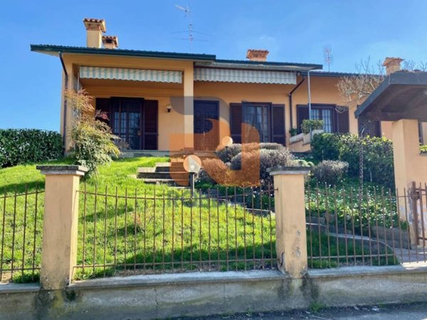 casa indipendente in vendita a Zinasco in zona Sairano