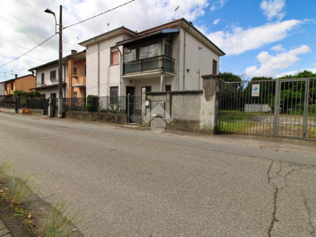 casa indipendente in vendita a Zinasco in zona Sairano