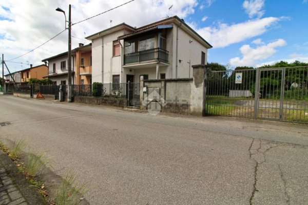 appartamento in vendita a Zinasco in zona Sairano
