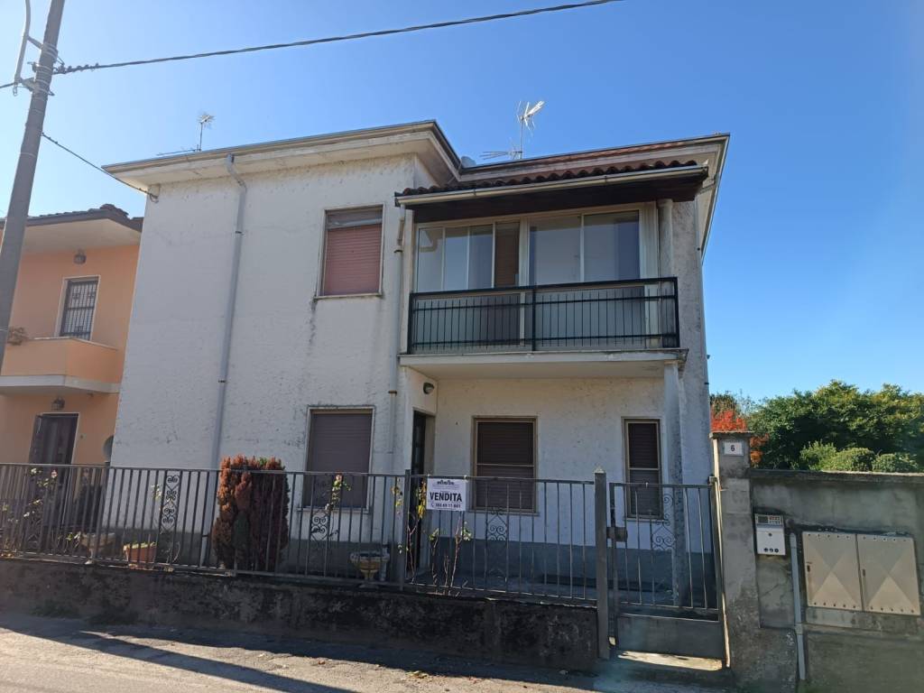 casa indipendente in vendita a Zinasco in zona Sairano