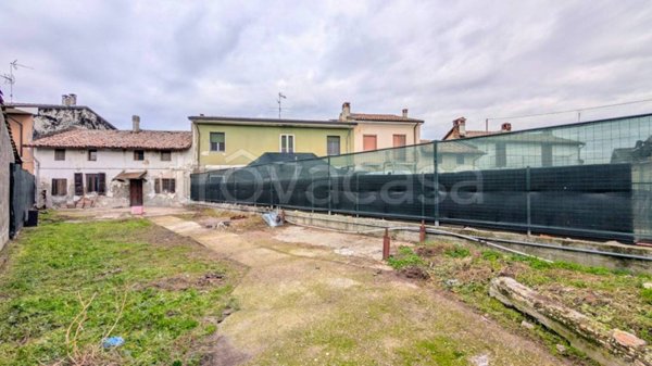 casa indipendente in vendita a Zinasco