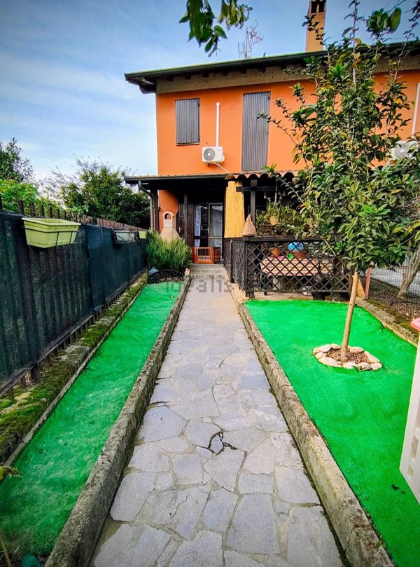 casa indipendente in vendita a Zinasco