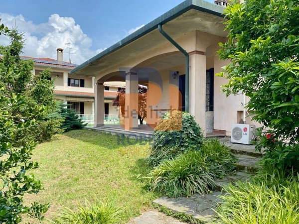 casa indipendente in vendita a Zinasco in zona Sairano