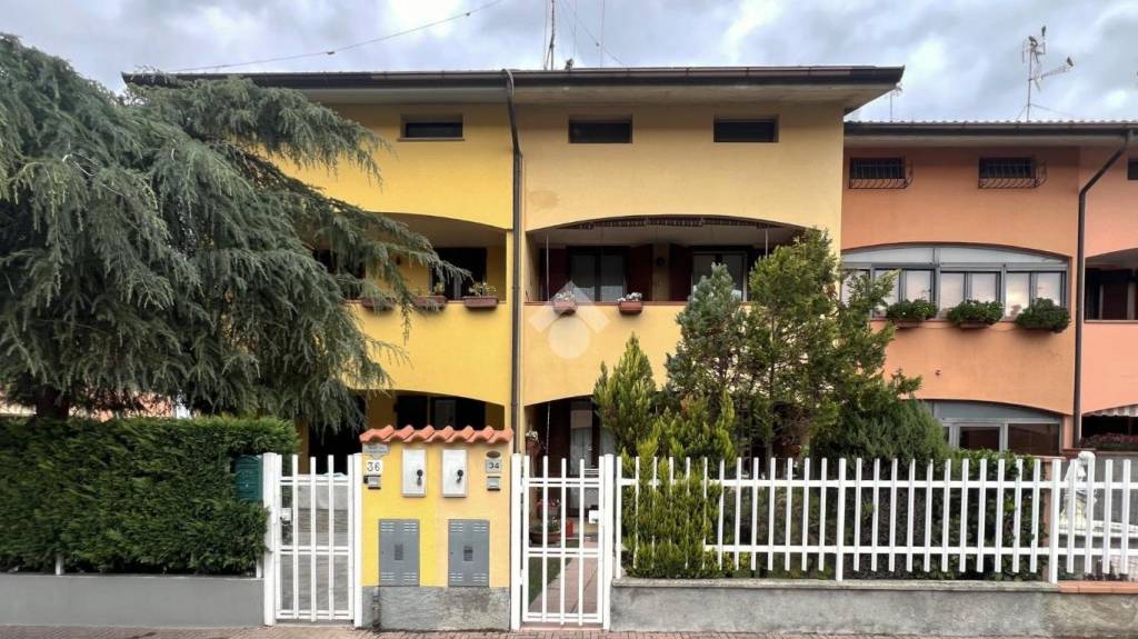 casa indipendente in vendita a Zinasco