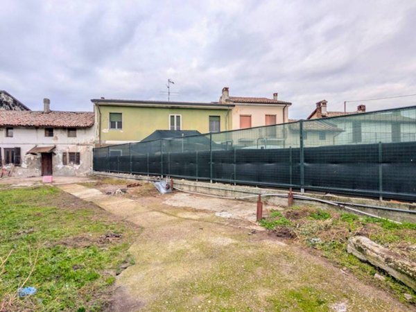 casa indipendente in vendita a Zinasco