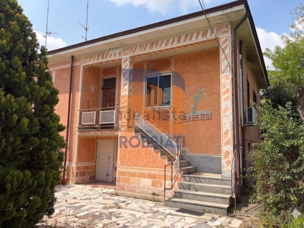 casa indipendente in vendita a Zinasco in zona Sairano